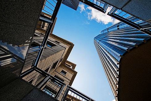 上半年房地产龙头房企净利润明显上升