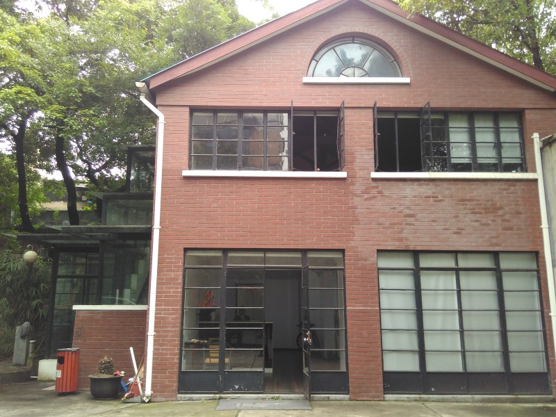 静安寺地铁附近独栋别墅 可办公或美容院