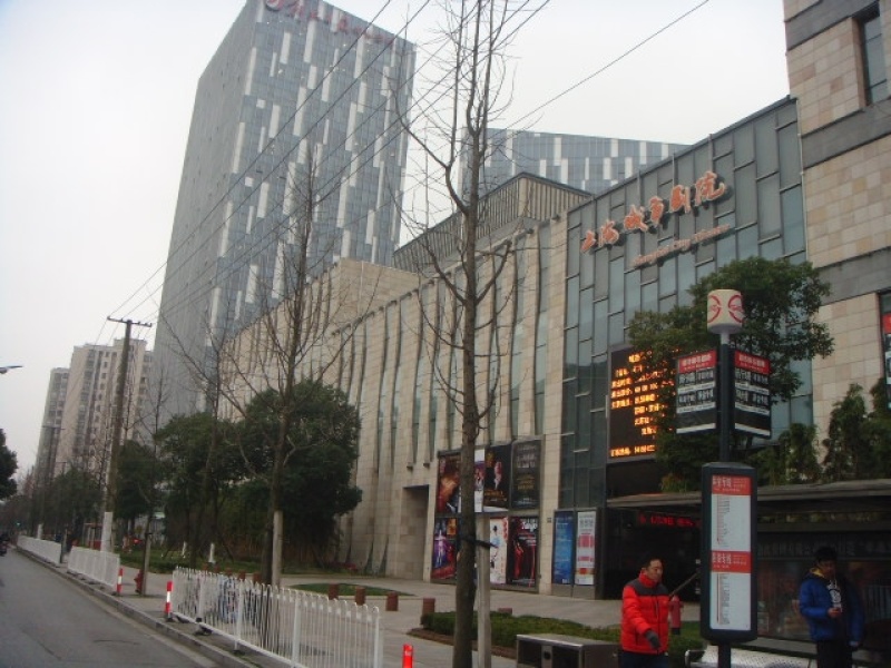 莘庄解放日报大厦写字楼出租,莘庄南广场旁(解放日报)精装全景落地窗