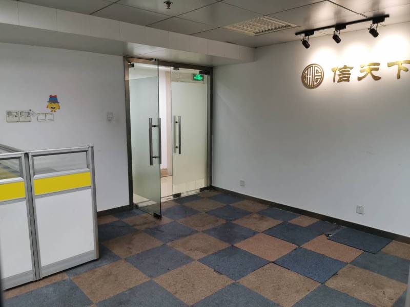 镇坪路 中瑞商务大厦150 精装隔断 双面采光