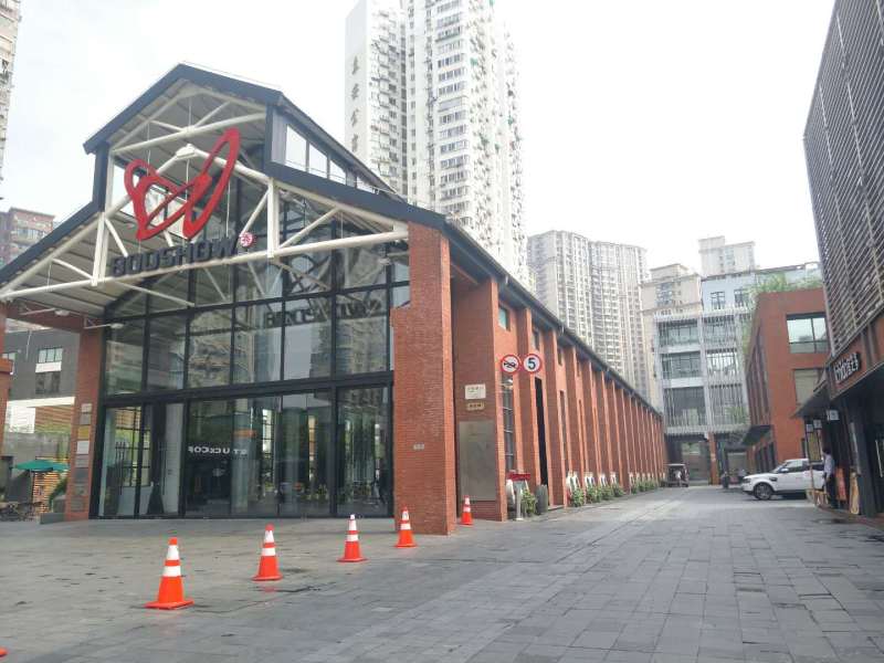 八百秀创意园 80平房型昌平路地铁口 静安商圈