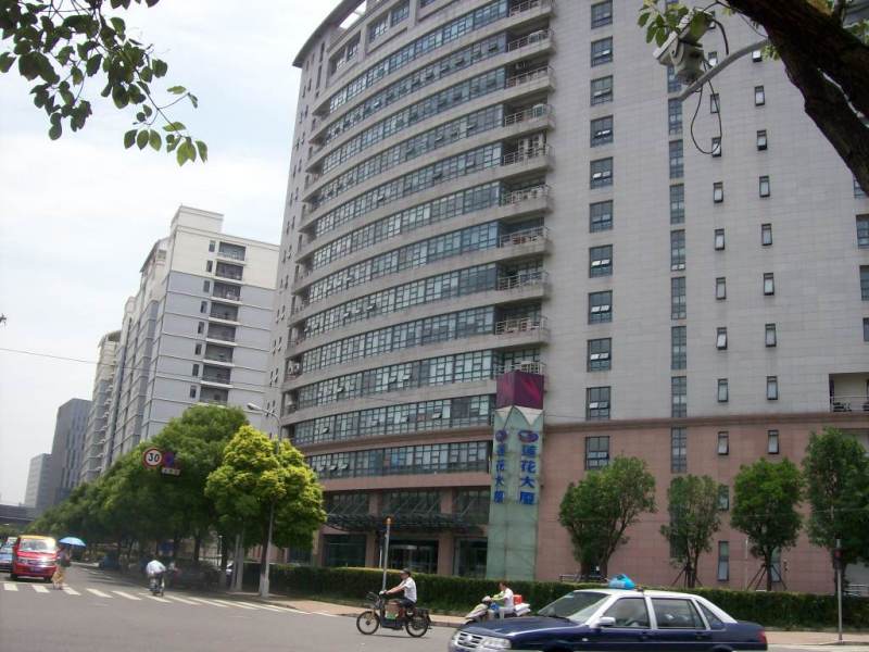 莲花大厦212平米出租,漕河泾开发区办公楼,随时看