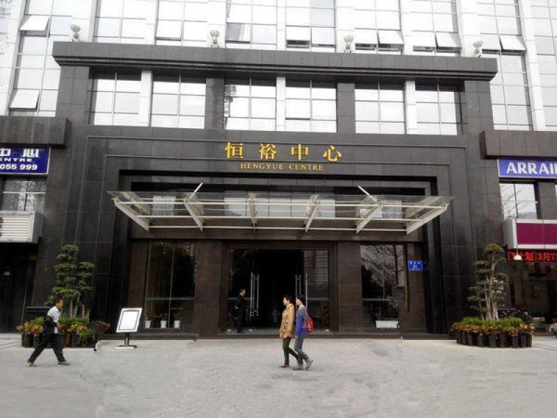 南油恒裕中心 整层出租1350平 电梯口送空中花园