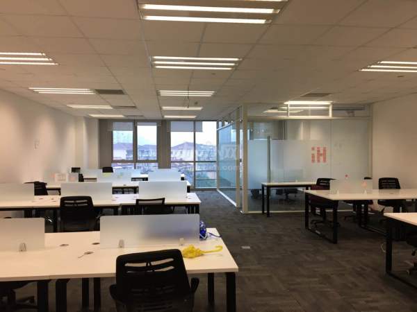 虹桥银城写字楼出租,物业费20元包含空调电费