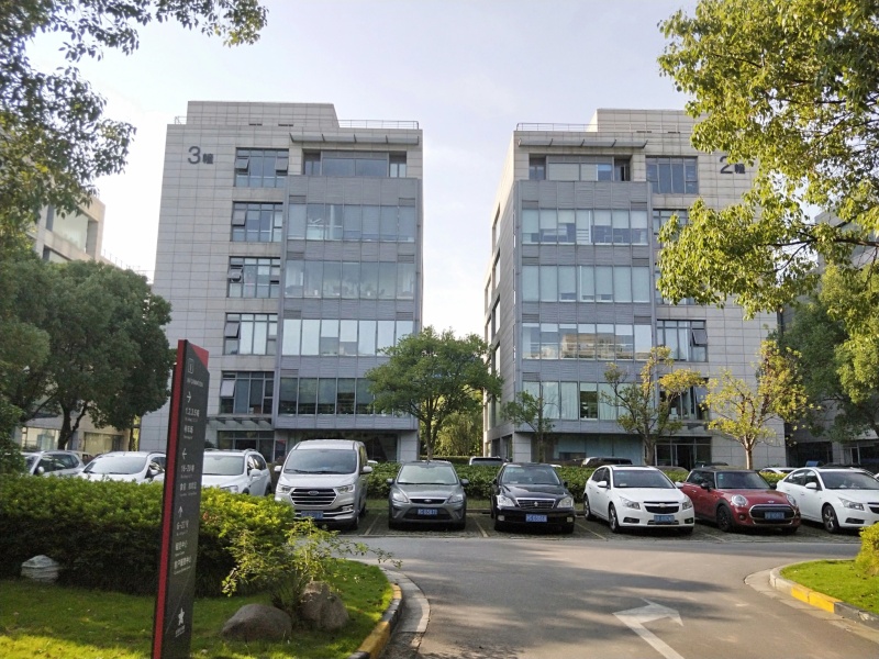 张江高科地铁口半岛科技园80平米精装修,地址可注笧