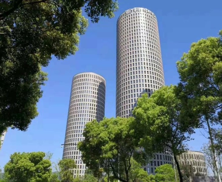 亚科中心!江景!地铁口 商圈!精装带家具!