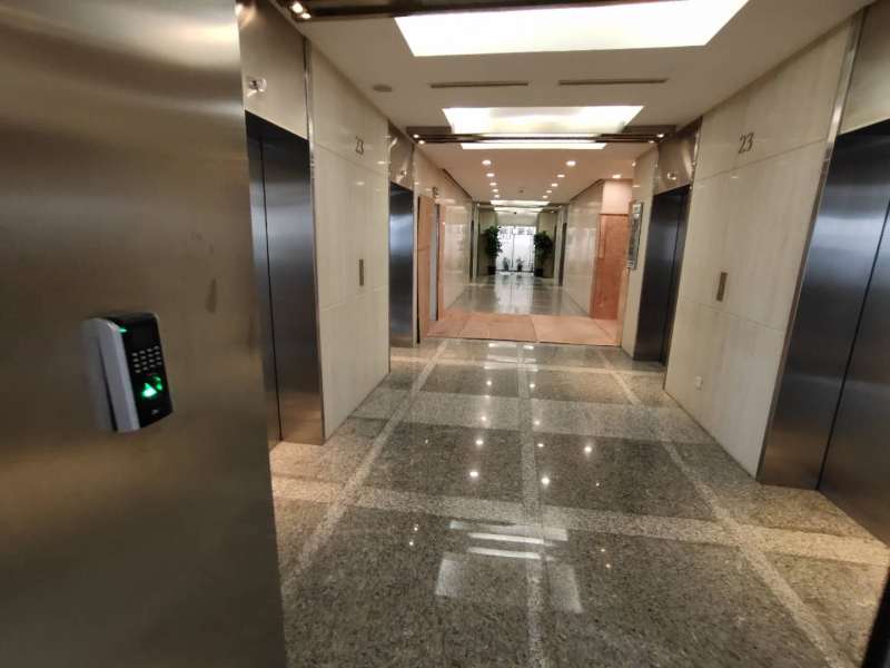 特价2号线 浦东陆家嘴 222平上海银行大厦 看江正对电梯