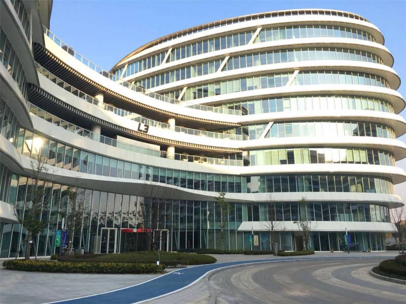 徐泾东地铁口,虹桥世界中心,精装200平带家具出租