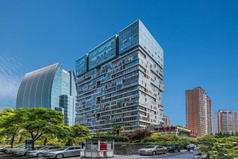 联洋证大立方230平,有装修带隔断,低于市场价.