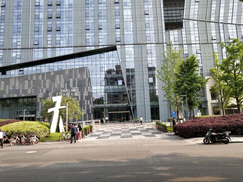 天际大厦244方东南边套 3 1格局 精装修拎包办公