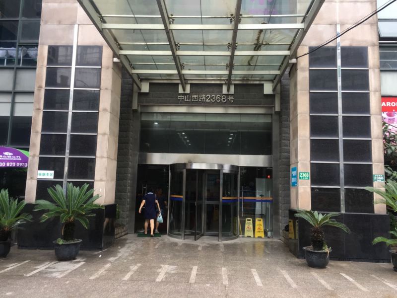 华鼎大厦 体育馆站 精装带家具 空调独立 看房方便