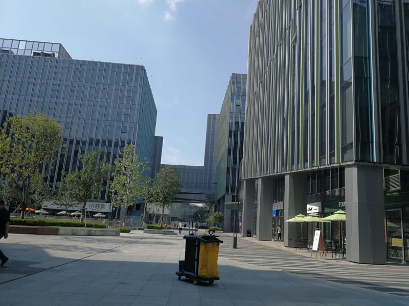 虹桥万科中心天地新地,580平朝南正对电梯,精装带