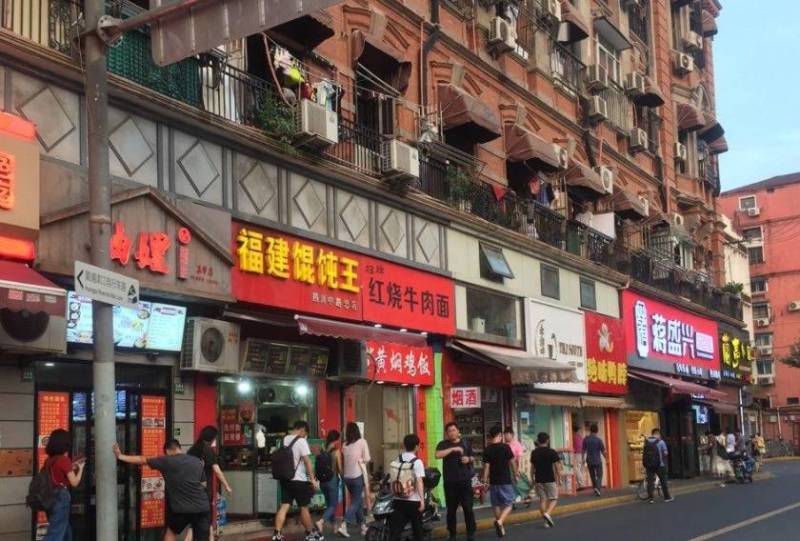 黄埔四川中路一楼沿街,紧邻南京东路,外滩