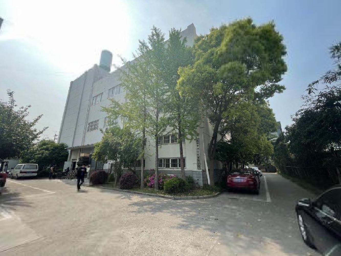 独门独院厂房，黎安路上，近顾戴路站，2栋楼，办公加生产。