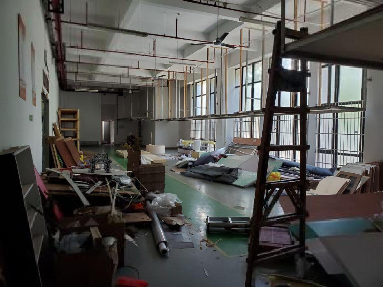 独门独院厂房，黎安路上，近顾戴路站，2栋楼，办公加生产。