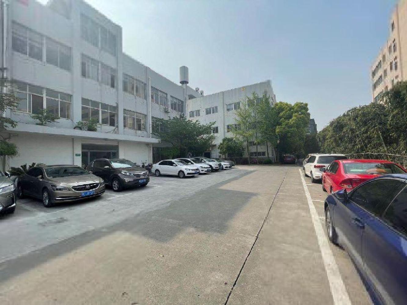 独门独院厂房，黎安路上，近顾戴路站，2栋楼，办公加生产。