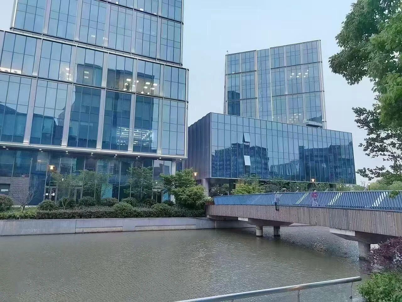 江桥稀缺独栋享私密水景绿地 办公仓储均可外立面