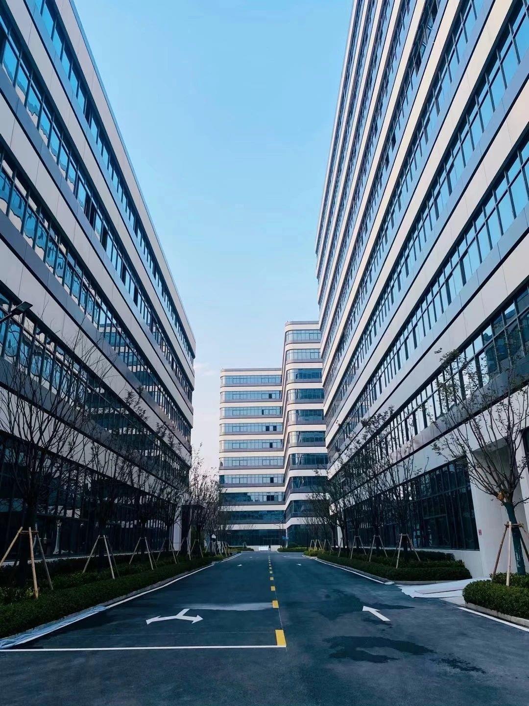 机器人产业园 可租可售 面积大小均有 紧邻地铁宝安公路站