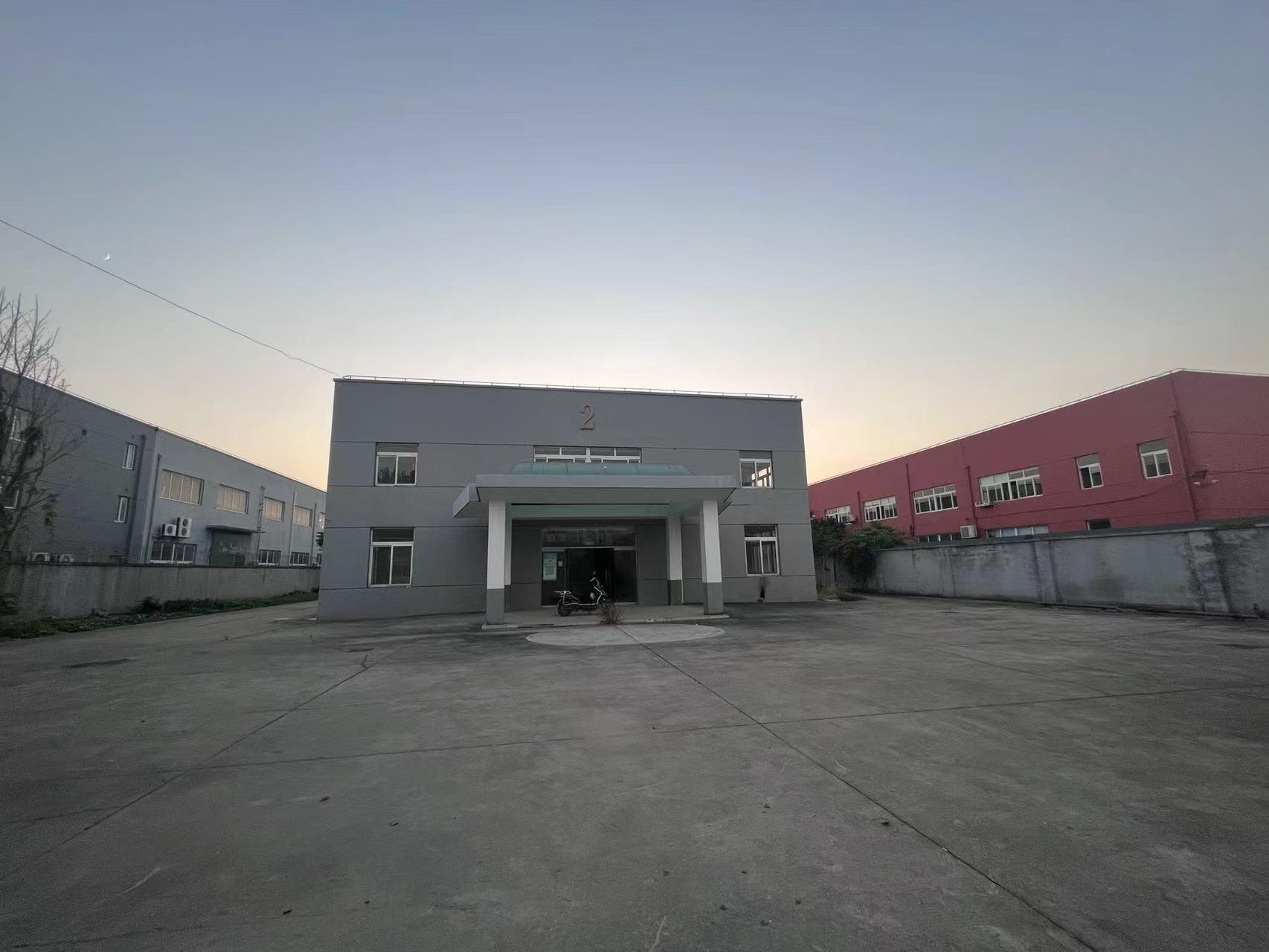 闵行（新出独门独院火车头）厂房2180平场地大无行业限制