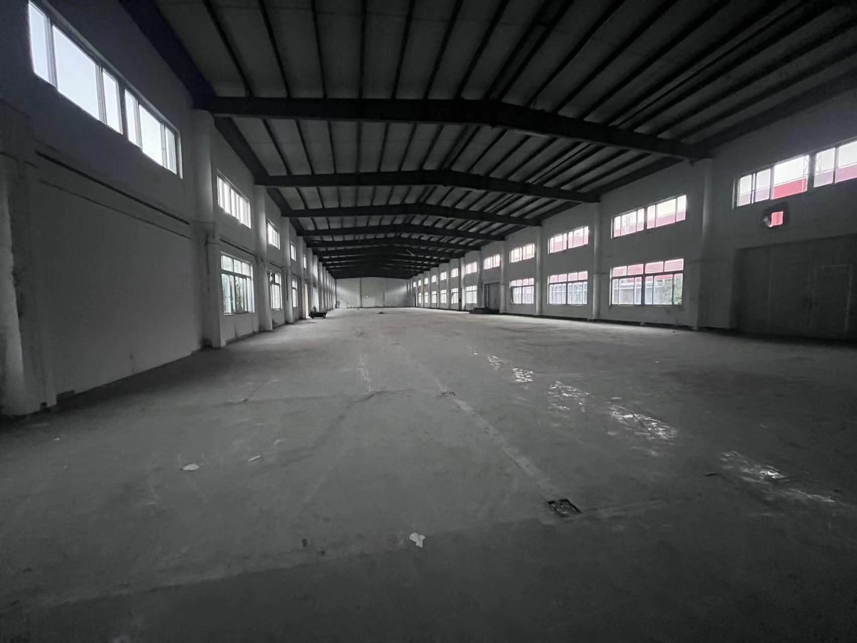 闵行（新出独门独院火车头）厂房2180平场地大无行业限制