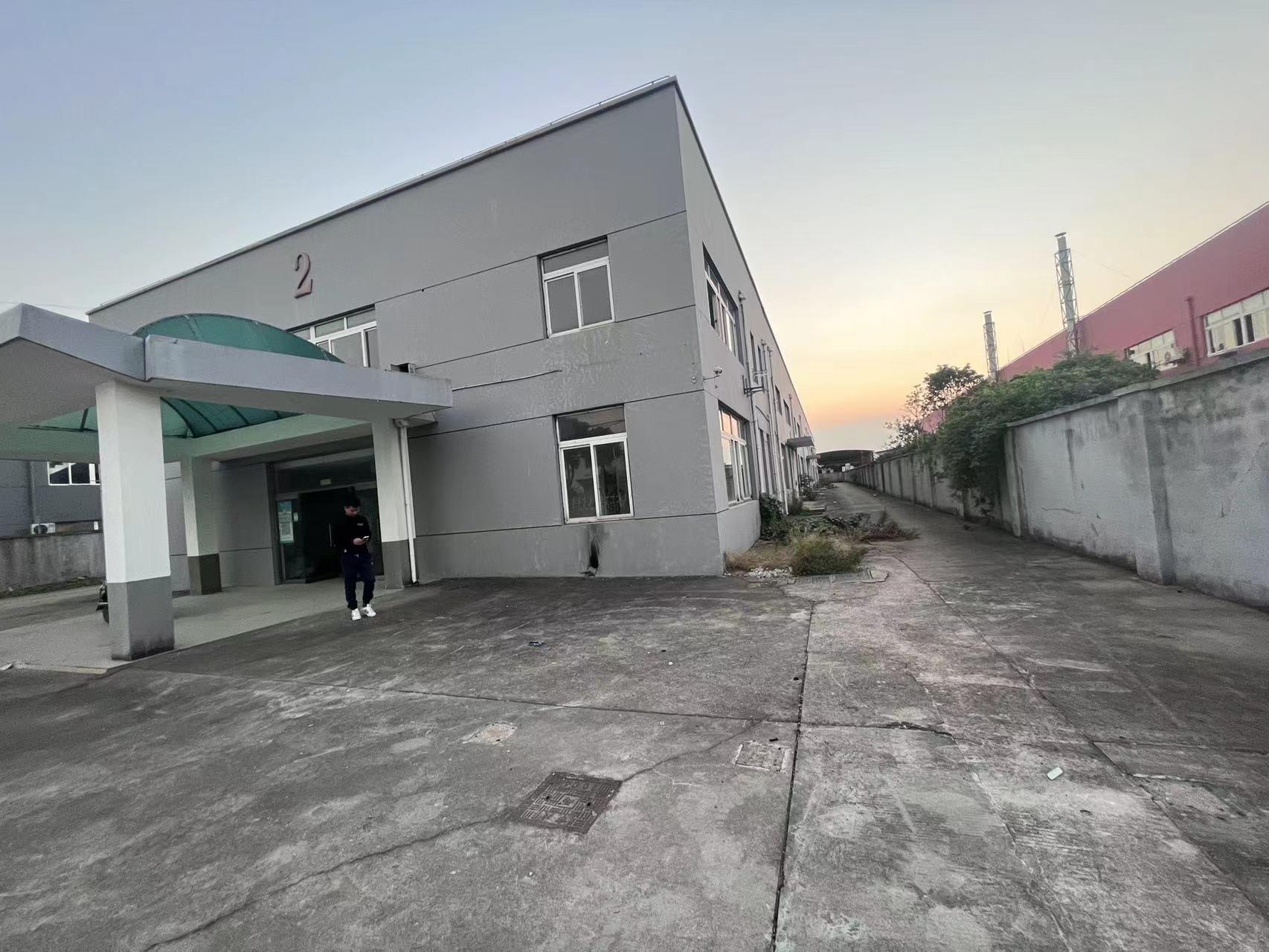 闵行（新出独门独院火车头）厂房2180平场地大无行业限制