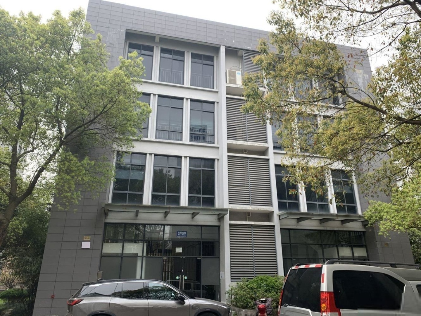 松江独栋厂房  104板块 可研发带大露台低价卖