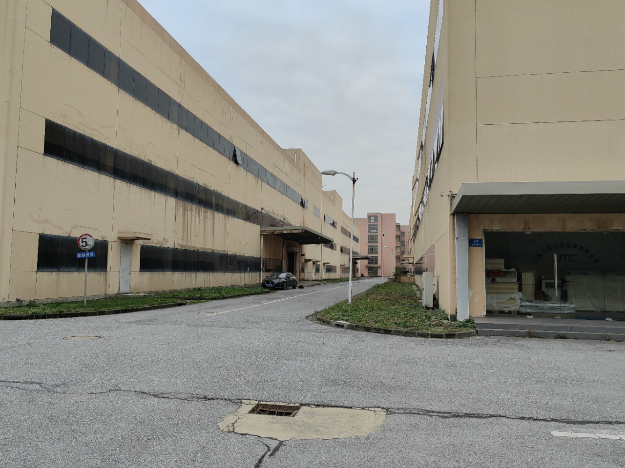 上海松江区  小昆山镇光华路厂房出售