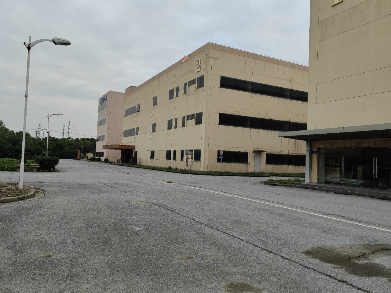 上海松江区  小昆山镇光华路厂房出售