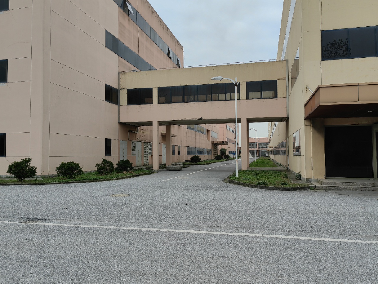 上海松江区  小昆山镇光华路厂房出售