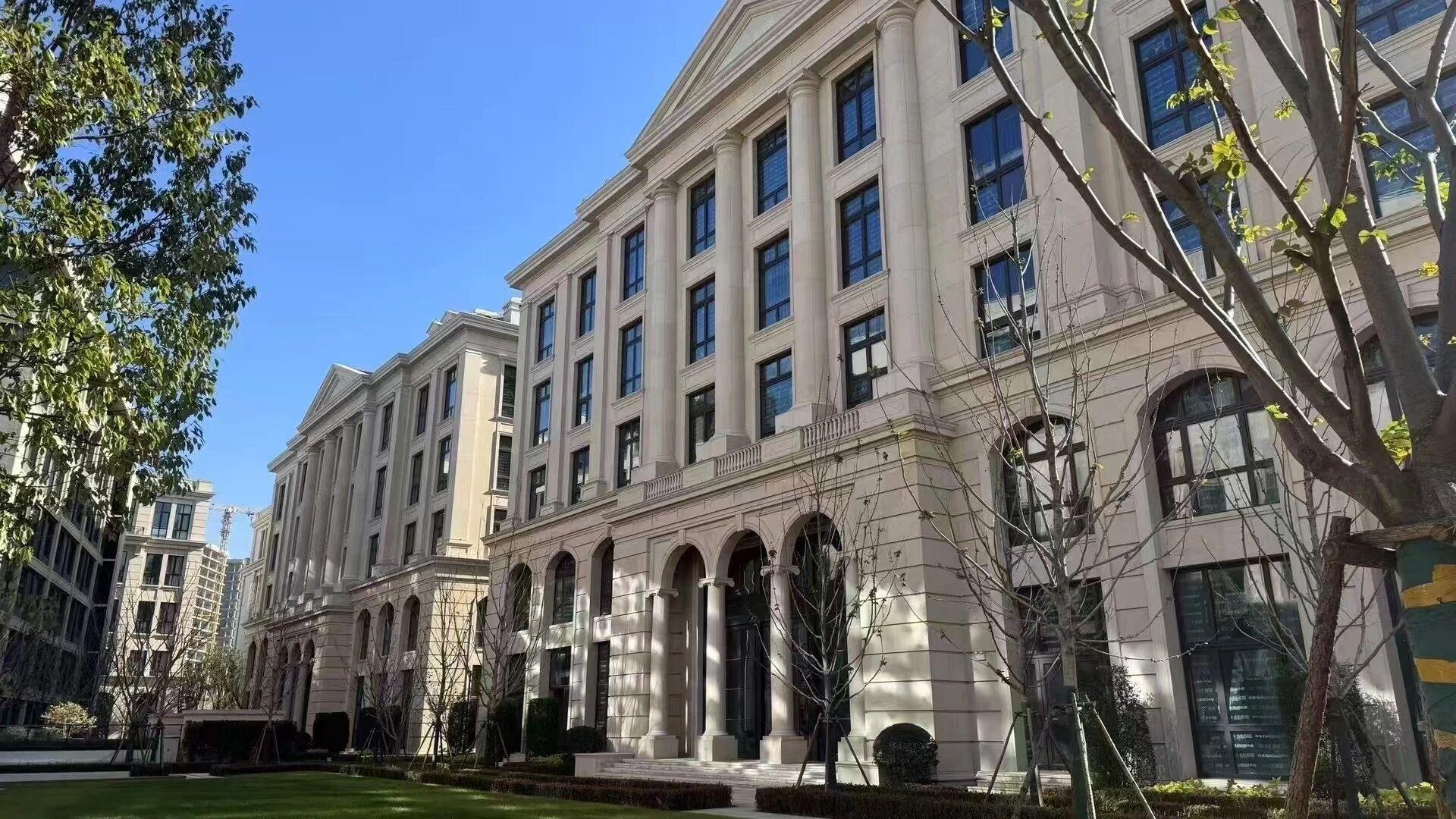 800平起法式企业通燃气独栋，一楼层高8米，带车位送花园