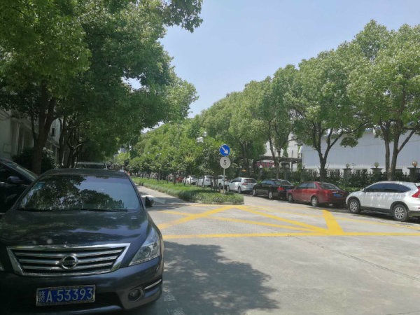 长征金江工业园停车场
