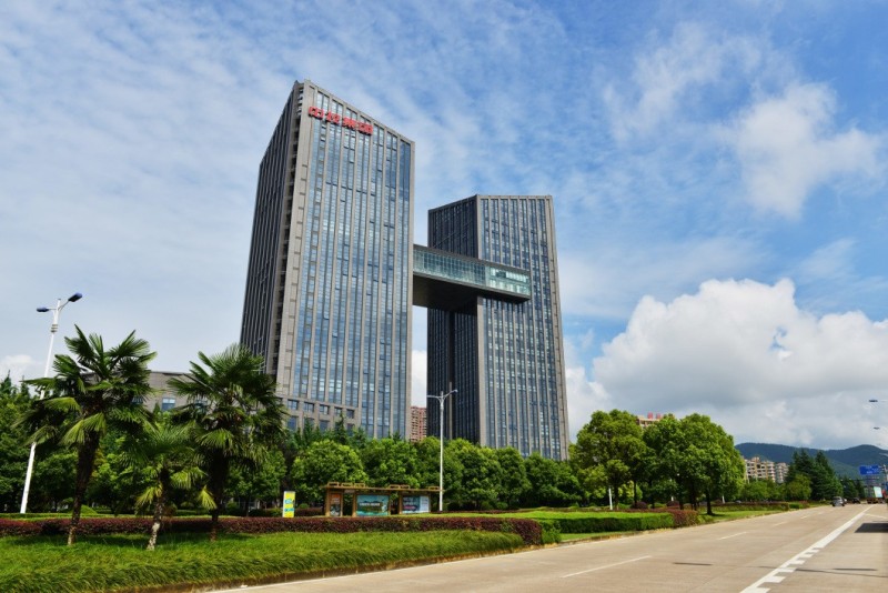 滨江浦沿:价格优惠 精装有家具 地铁口诚租 随时看