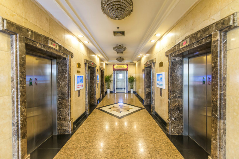 恒积大厦,8号线大世界地铁口,淮海路核心,对电梯厅精装修