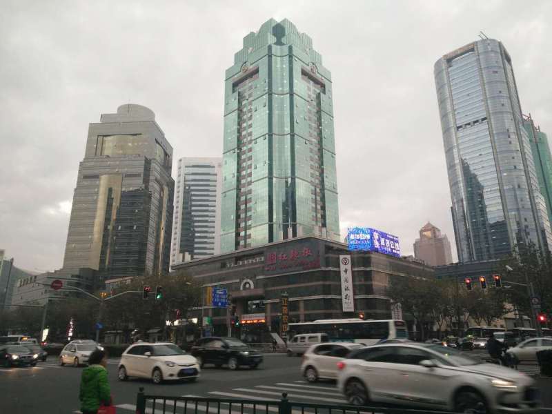 华都大厦115平双面采光!九六广场地铁世纪大道站!