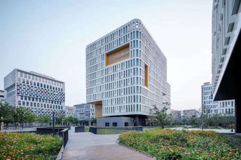 华鑫天地1至20人服务办公 多种户型 精装全配