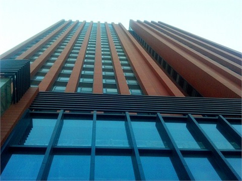 中瑞商务大厦.曹杨路独栋办公室招租,创意园装修有隔断和工位.