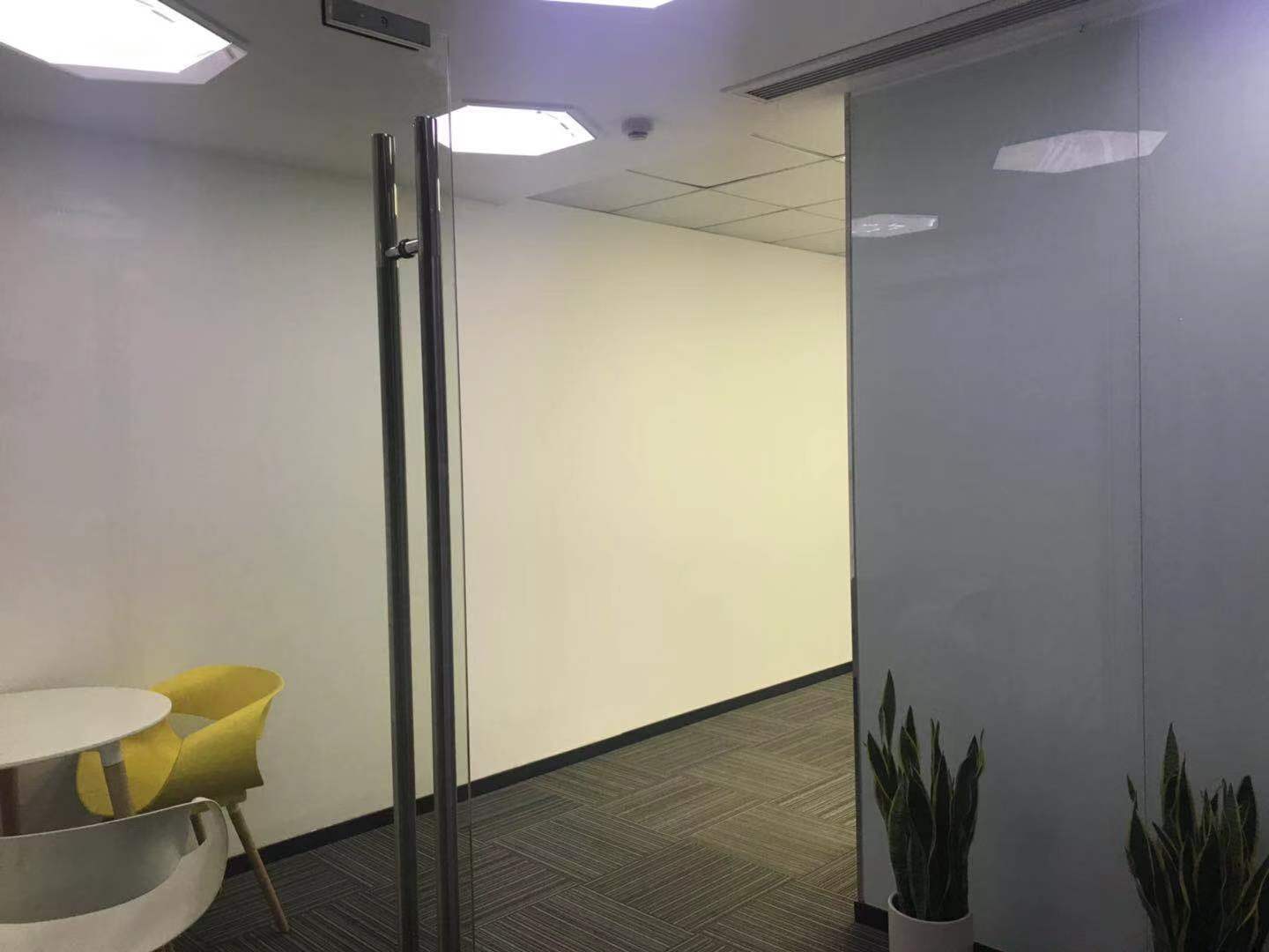 现代城建大厦大门入口