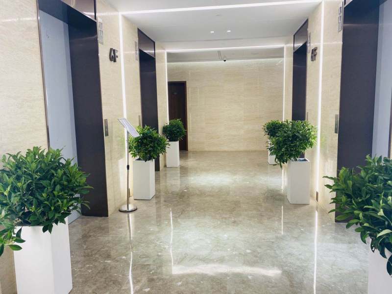 静安区地铁口办公室,泰禾大厦180平,精装带家具,正对电梯口