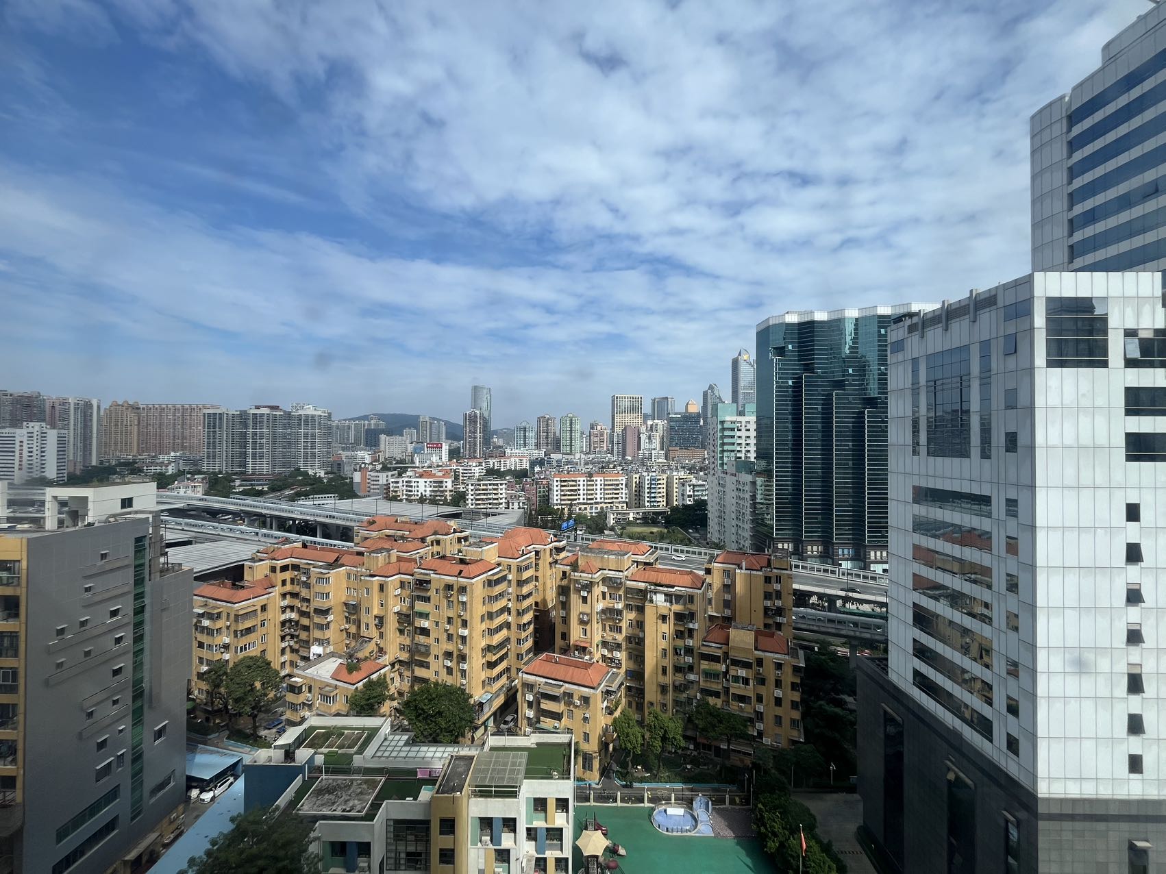 富力盈力大厦高层景观