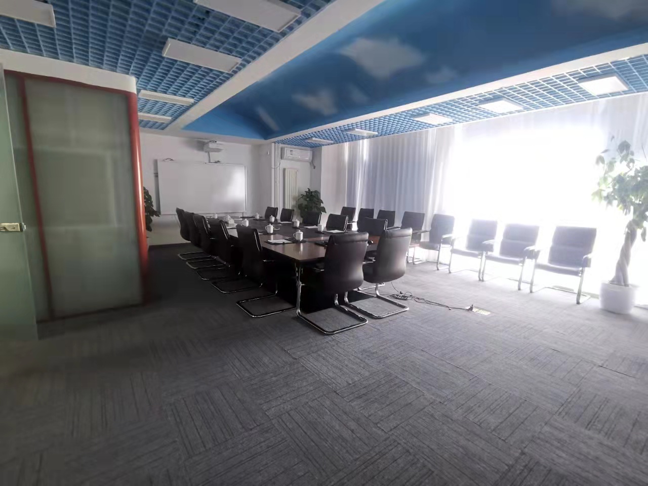 悠唐国际中心办公区域