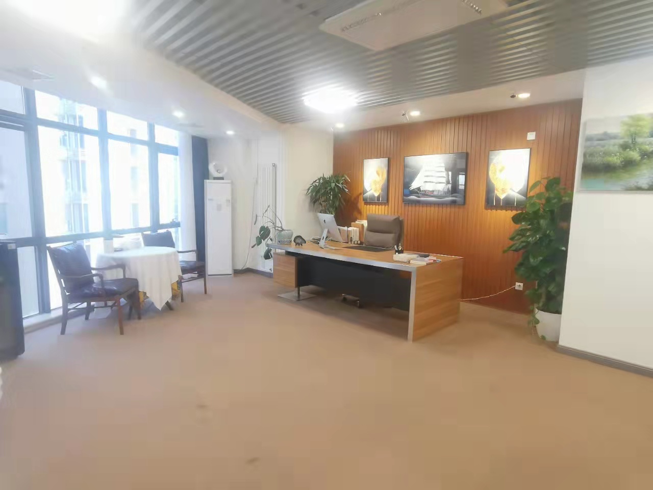 悠唐国际中心办公区域