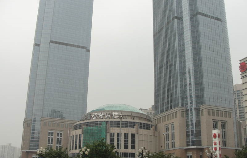 港汇中心一座外立面图