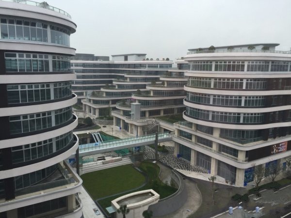 虹桥丽宝广场外立面图
