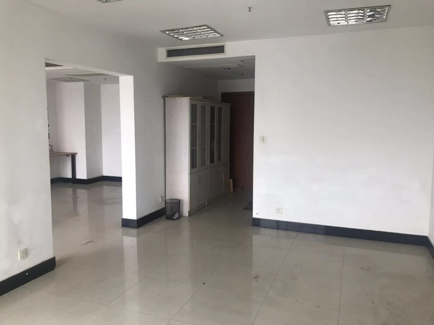 飘鹰世纪大厦