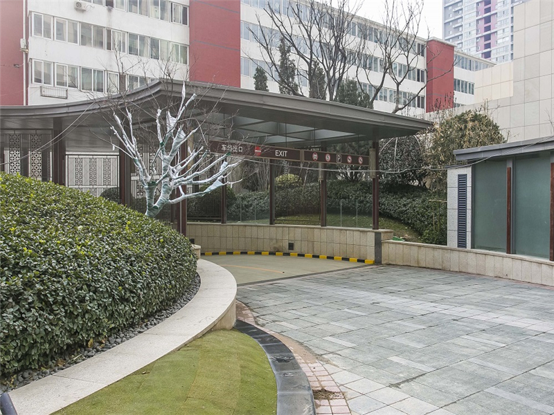 佳兆业广场停车场