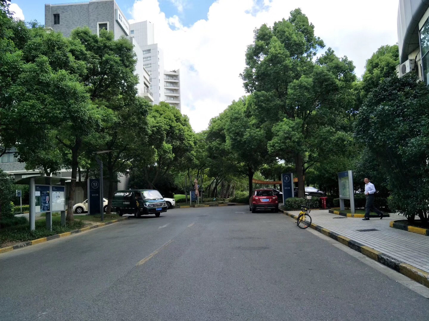 漕河泾凤凰大楼周边环境图