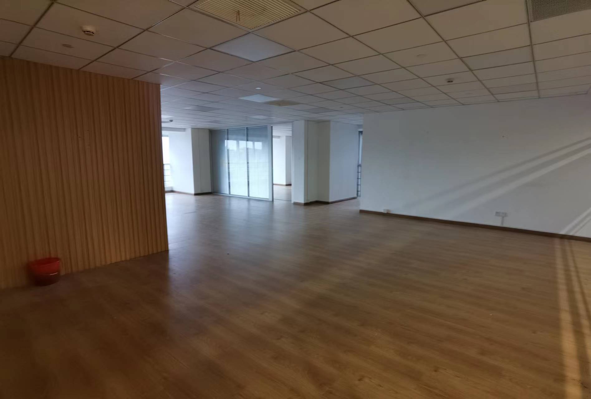红星世贸大厦办公区域