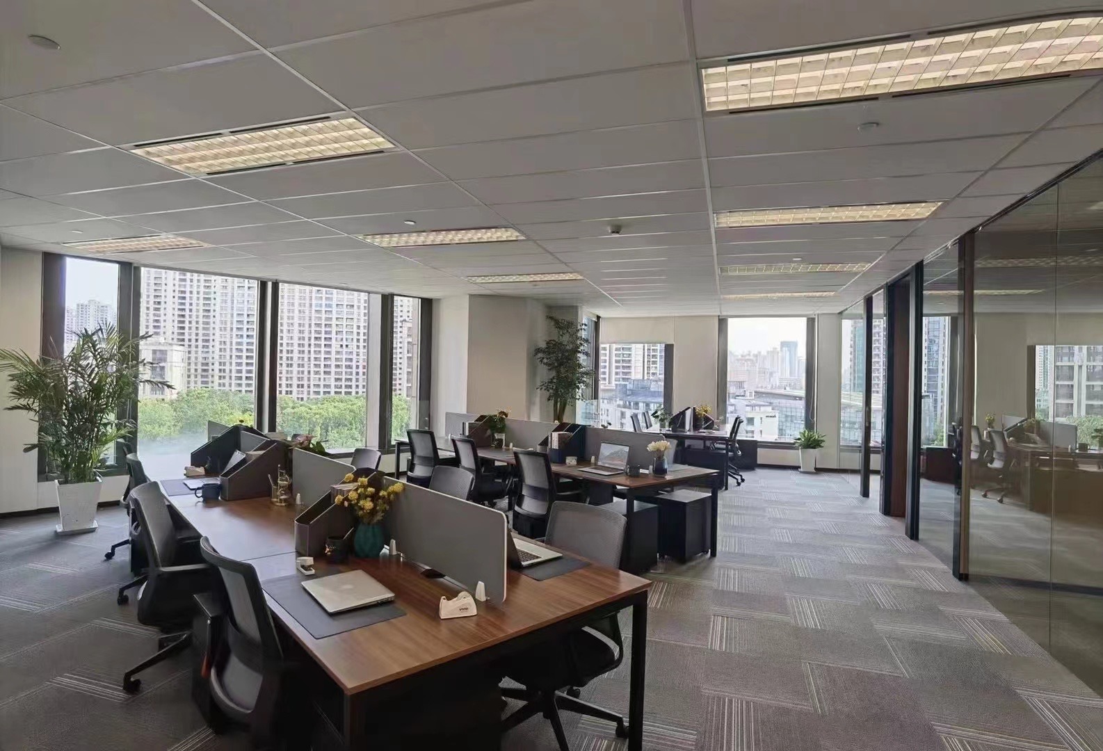 企业中心第一座办公区域