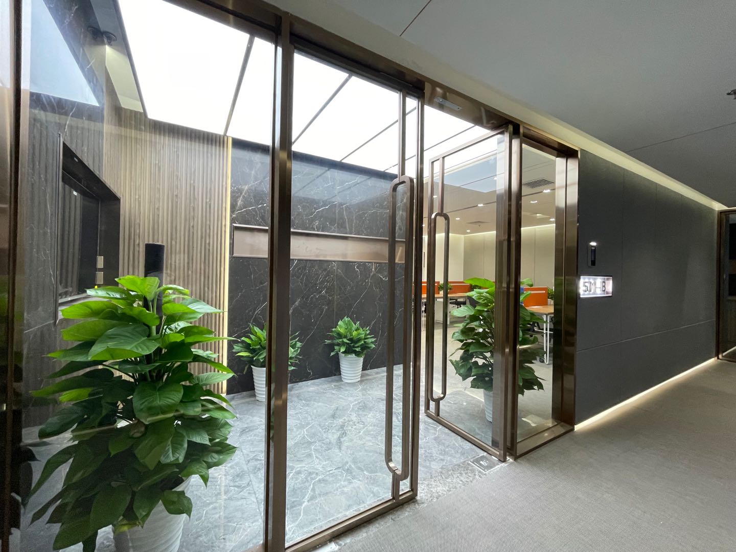 天辰大厦办公区域