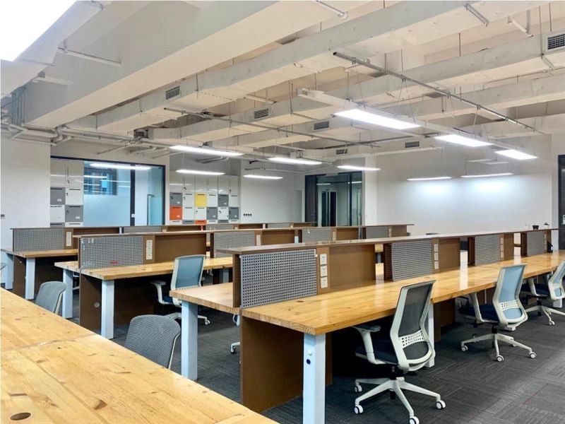 阿里中心!拎包入驻!450平精装修双露台!送会议室茶水间